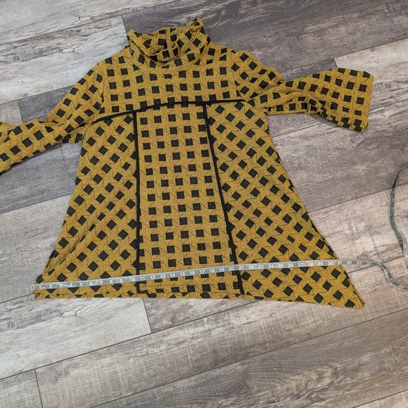 Moonlight Yellow and Black Checkered Sweater - Picture 9 of 9